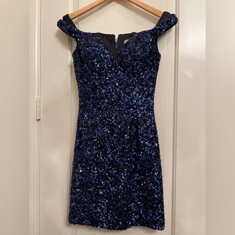 Jovani cocktail Sequin short dress. Hidden back zip. Polyester lining. Size:6.